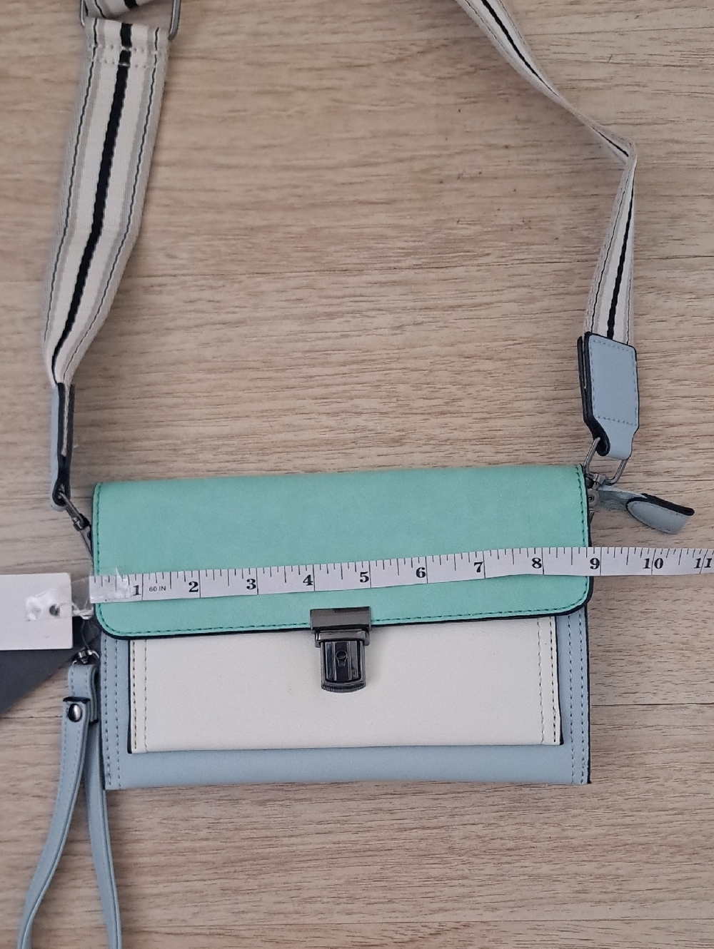 Isabelle Koolee Mint and Cream Wristlet Clutch - Picture 5 of 7